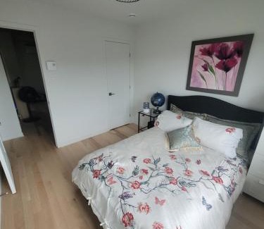 Longueuil House | Longueuil homestay