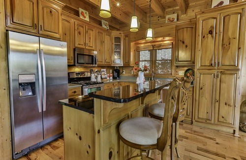 Cherry Log Cabin | Longview - Hot Tub, Game Room, Fire Pit