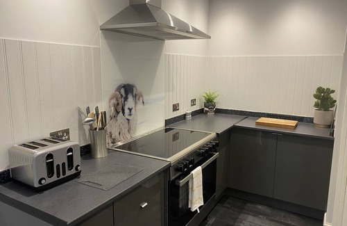 Bowness-on-Windermere Cottage | LONSDALE HOUSE, pet friendly in Bowness-On-Windermere