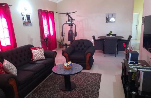 Lacovia House | Loodik Vacation Home Brompton Manor