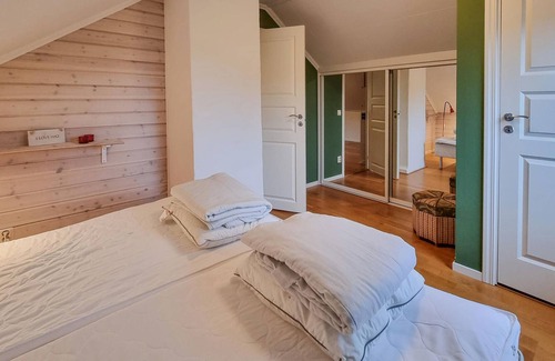 Helde House | Look forward to a relaxing vacation close to nature in this beautiful vacation home!