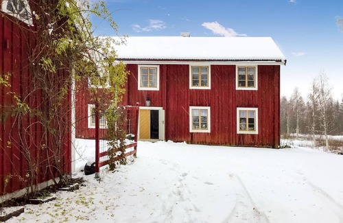 Lingbo House | Look forward to a special living experience in this vacation home dating back to 1780.