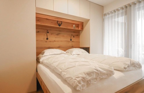 Sattendorf Apartment | Look forward to a vacation near the lake in this inviting vacation rental.
