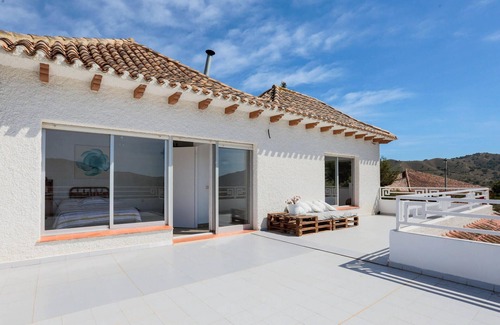 Galifa House | Look forward to spending your vacation in this vacation home in the best panoramic location.