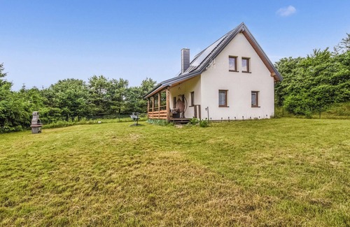 Natac Wielka House | Look forward to this pleasant holiday home on Lake Omulew.