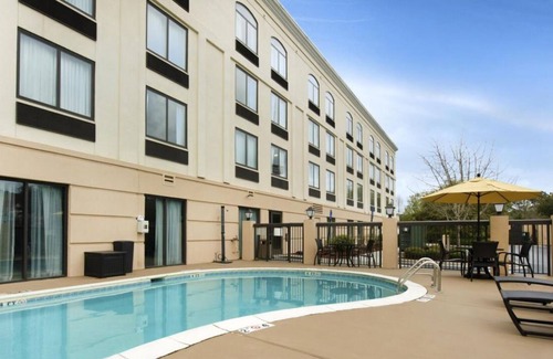 Savannah House | Look No Further! 3 Comfortable Units w/ Free Parking! Close to Disney