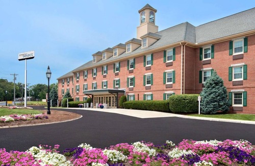 Woburn House | Look No More! FREE Parking, Pets Allowed, Close to USS Constitution Museum!