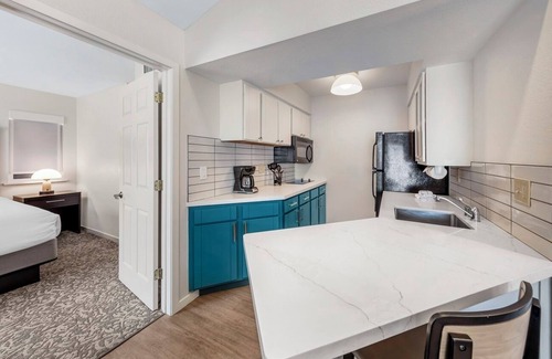 Chatsworth Hotel | Look No More! Three Family-friendly Suites with Kitchens, Pool, Free Breakfast!