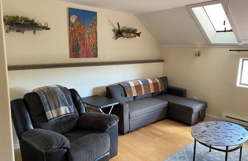Florissant Apartment | Looking for a place centrally located between all the sites, you've found it!