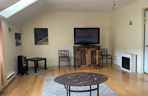 Florissant Apartment | Looking for a place centrally located between all the sites, you've found it!