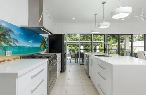 Bingil Bay House | Looking for a relaxing getaway just a stone’s throw from the beach?