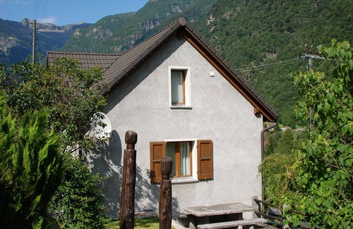 Brione House | Looking for the Essence and Romanticism of the Swiss Italian region of Ticino?