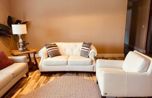 Harper House | Looking for the perfect place to view the Eclipse? Here's the pet friendly place