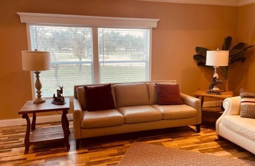 Harper House | Looking for the perfect place to view the Eclipse? Here's the pet friendly place