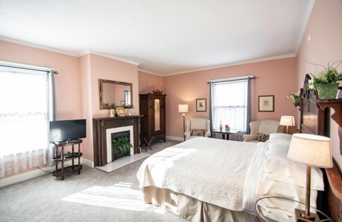 Old Northside Hotel | Looking Glass Inn