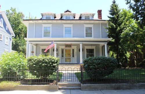 Old Northside Hotel | Looking Glass Inn