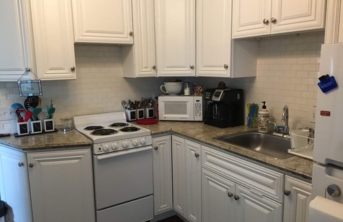 Sleepy Hollow Cottage | Looking to Just Get Away? Cute Cottage with Pool. Close to the Beach!