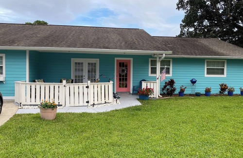 Sleepy Hollow Cottage | Looking to Just Get Away? Cute Cottage with Pool. Close to the Beach!