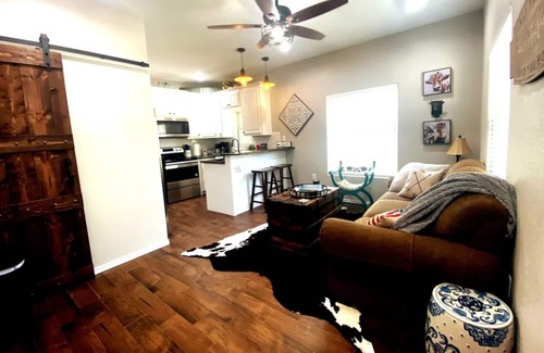 Morgan Mill Cottage | Lookout Guest House: One Bedroom Country Living