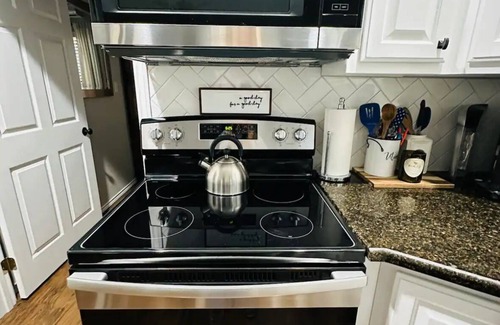 Morgan Mill Cottage | Lookout Guest House: One Bedroom Country Living