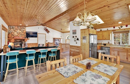Whispering Forest Cabin | Lookout Lodge #2128