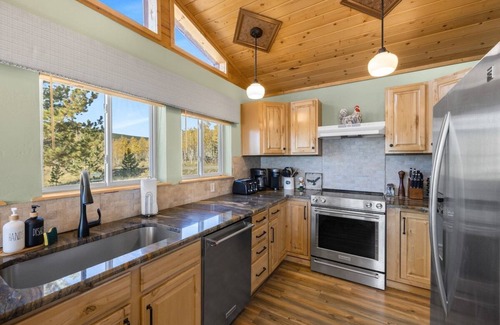 Warm Springs Cabin | Lookout Lodge/New Private Hot Tub/Panoramic Views