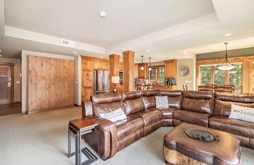 Cle Elum Hotel | Lookout Mountain