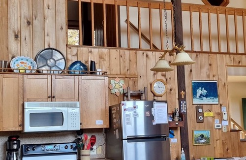 Chester Shores Ski Chalet | Loon Lake, Chestertown - Spotless, bright chalet, sleeps 6-8, near public beach