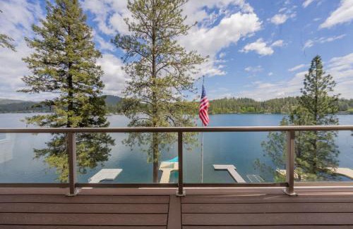 Loon Lake House | Loon Lakeside Dockside Retreat