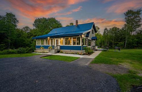 Kents Hill Ski Chalet | Loon Lodge