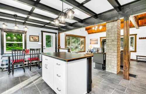 Kents Hill Ski Chalet | Loon Lodge