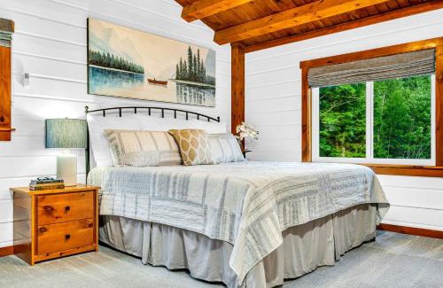 Kents Hill Ski Chalet | Loon Lodge