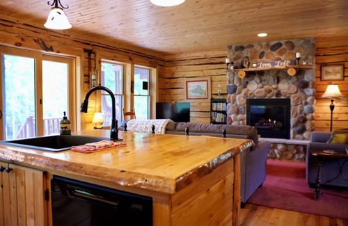 Drummond House | Loon Loft on Drummond Island