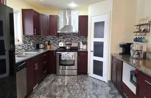 Manitoba House | Loons Nest: Hot Tub, short walk to the lake/beach, 5 min drive to Grand Beach