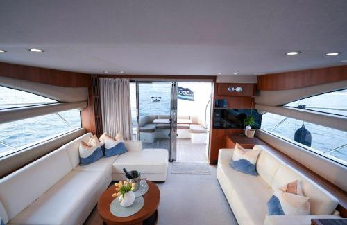 Dubai Marina Boat Rental | LOOP Yachts Rental