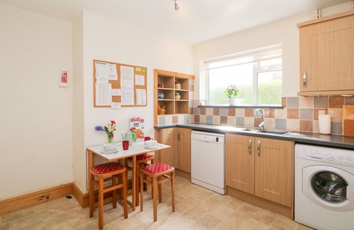 Hope Valley Cottage | LOOSE HILL LEA, family friendly, with a garden in Shatton