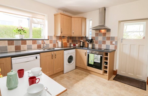 Hope Valley Cottage | LOOSE HILL LEA, family friendly, with a garden in Shatton