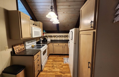 Elmira Cabin | Loose Moose Lodge - Lakes of the North