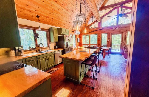 Schroon Lake House | Loose Moose Lodge: Hot Tub, 4-Season Retreat Near Gore Mountain & Schroon Beach