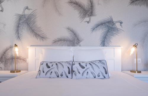 Albate Apartment | Lora feathers Suite, free parking, self check in,4