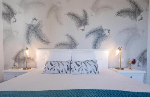 Albate Apartment | Lora feathers Suite, free parking, self check in,4