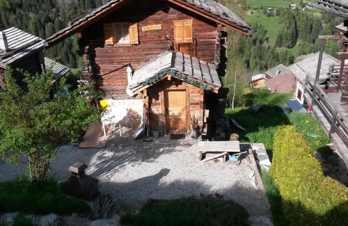 Ayer Ski Chalet | loraha