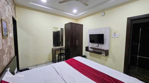 Sanwer Hotel | Lord Krishna Guest House