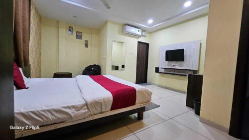 Sanwer Hotel | Lord Krishna Guest House