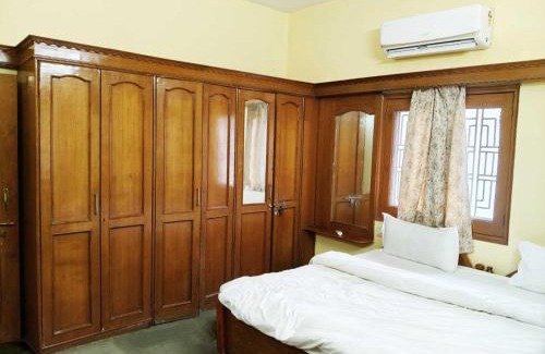 Sanwer Hotel | Lord Krishna Guest House