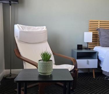 Kingston Hotel | Lord Nelson Motel