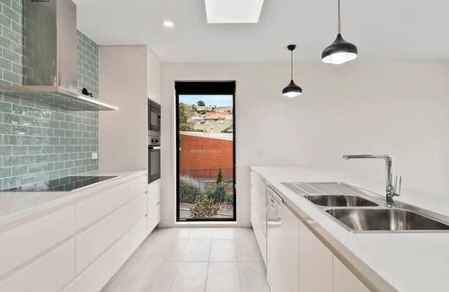 Sandy Bay Villa | Lord Street Villa Spacious Comfort and River Views