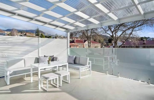 Sandy Bay Villa | Lord Street Villa Spacious Comfort and River Views