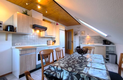 Silberstedt Apartment | Lorenz: large apartment with sunny balcony in a quiet location - Ferienwohnung Lorenz