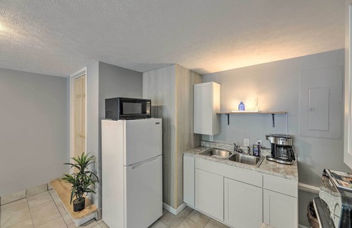 East Point Apartment | 'Loretta' Sun-Kissed Apt on Country Music Hwy